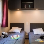 Chambre lits simples Confort Résidence 2 Chambres - Camping île de Ré 5 étoiles