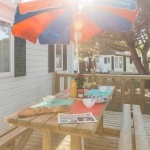 Terrasse mobil-home Confort 2 Chambres - Camping L'Océan* 5 étoiles île de Ré