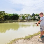 Pêche au plan d'eau de mer aménagé en bordure du camping