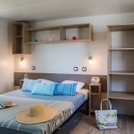 Exemple de chambre lit double PMR  - Camping L'Océan* 5 étoiles