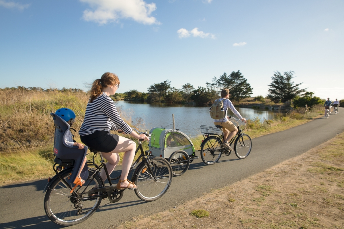 Louez une remorque enfant avec votre vélo